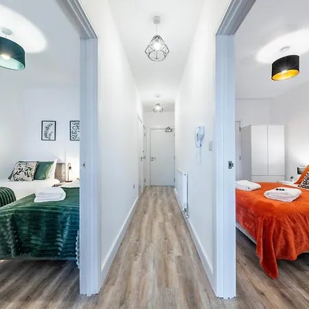 Potters Bar - Free Parking - Private Bathroom - Netflix - 4 Mins Walk To Station - 20 Mins Direct Trains To London Exterior photo