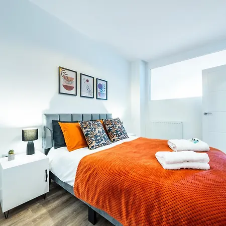 Potters Bar - Free Parking - Private Bathroom - Netflix - 4 Mins Walk To Station - 20 Mins Direct Trains To London Exterior photo