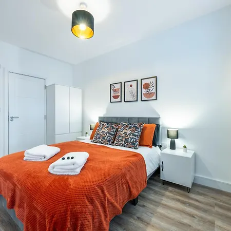 Potters Bar - Free Parking - Private Bathroom - Netflix - 4 Mins Walk To Station - 20 Mins Direct Trains To London Exterior photo