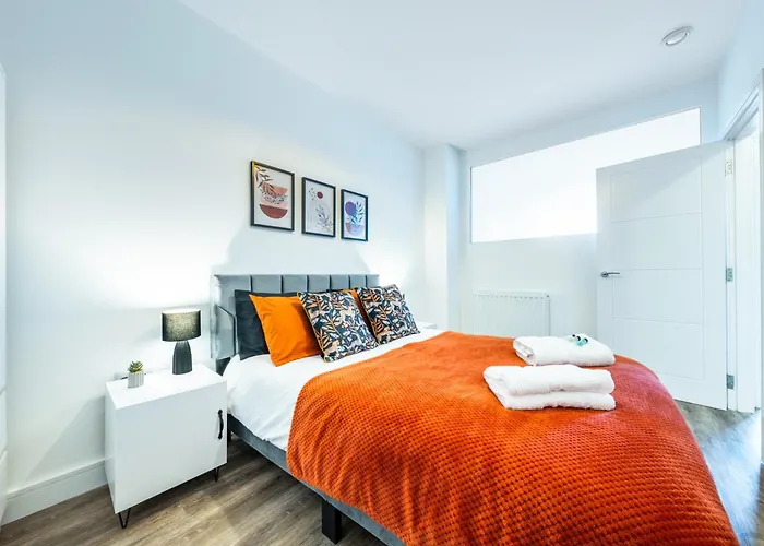 Potters Bar - Free Parking - Private Bathroom - Netflix - 4 Mins Walk To Station - 20 Mins Direct Trains To London