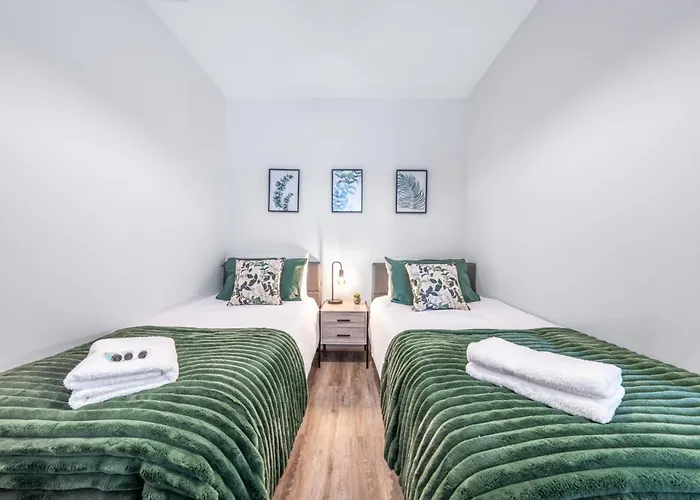Potters Bar - Free Parking - Private Bathroom - Netflix - 4 Mins Walk To Station - 20 Mins Direct Trains To London