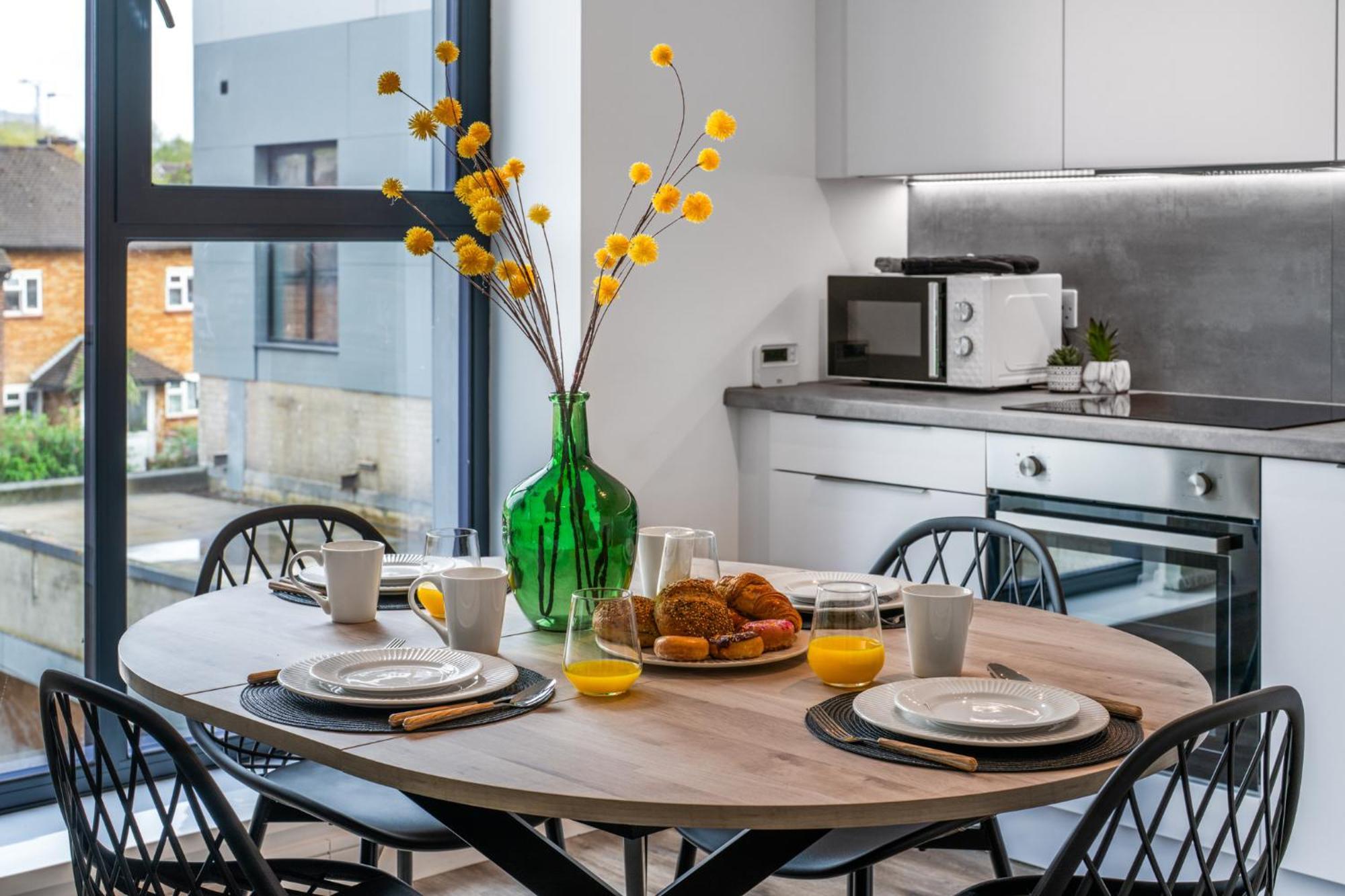 Appartement - Free Parking - Private Bathroom - Netflix - 4 Mins Walk To Station - 20 Mins Direct Trains To London Potters Bar