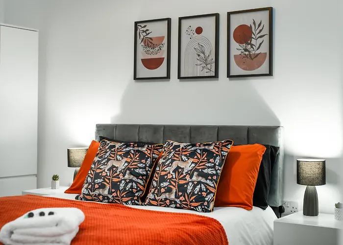Potters Bar - Free Parking - Private Bathroom - Netflix - 4 Mins Walk To Station - 20 Mins Direct Trains To London