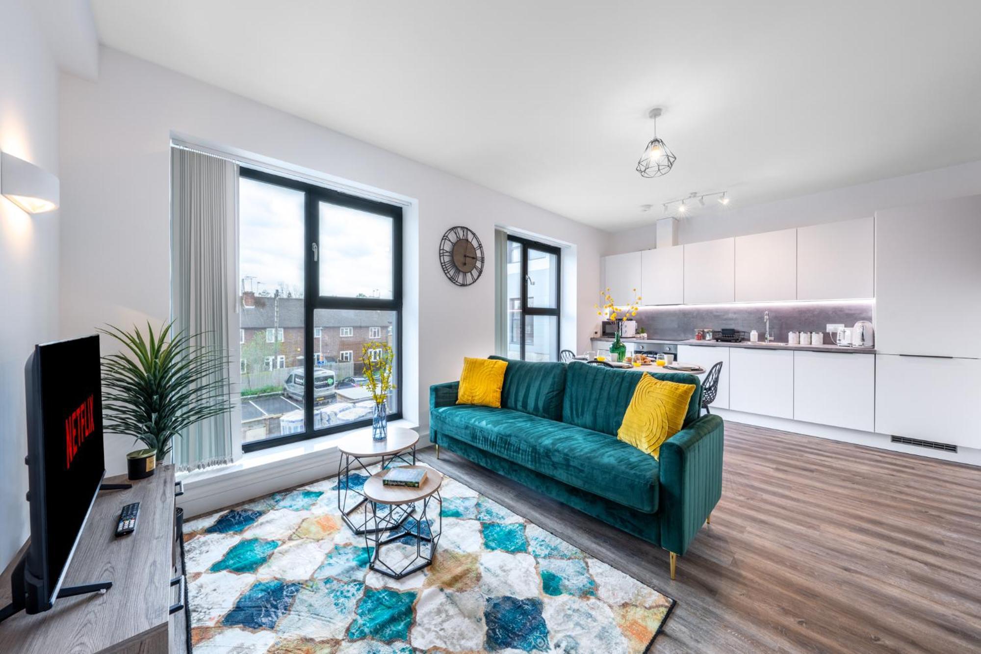 Apartment - Free Parking - Private Bathroom - Netflix - 4 Mins Walk To Station - 20 Mins Direct Trains To London Potters Bar
